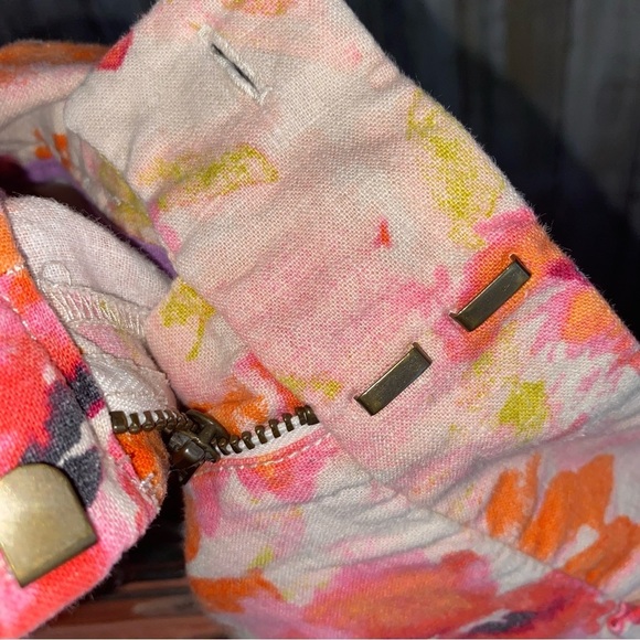 Loft Watercolor Floral Linen Blend Shorts - Picture 6 of 8